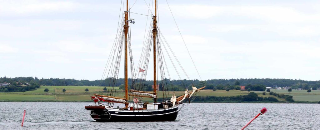 SKONNERTEN JOHANNE - sejler op langs Guldborgsund